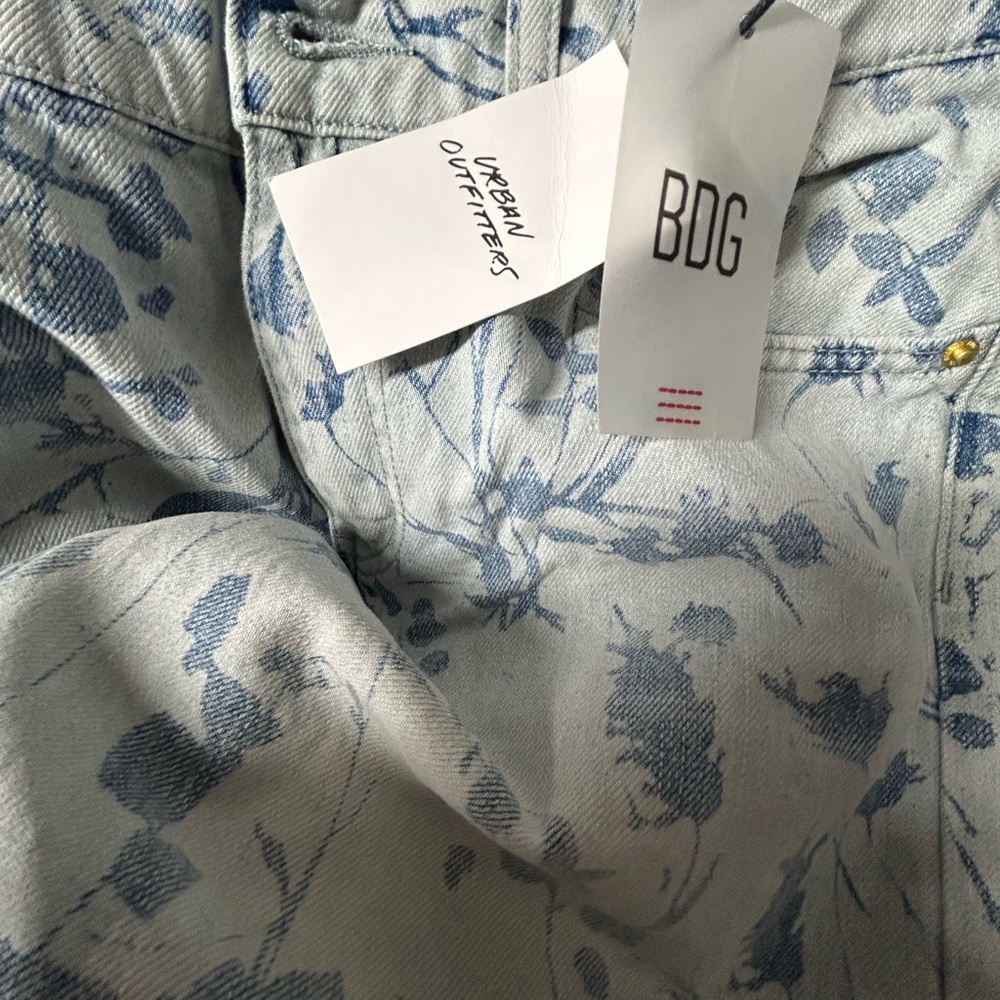 NWT BDG (UO exclusive) Floral print wide leg jeans Size 28 Relaxed fit Low rise - Picture 4 of 12